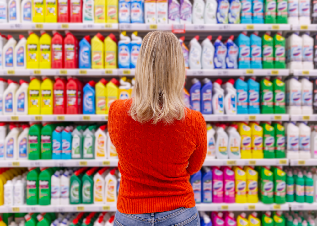10 toxic cleaning products and their natural alternatives